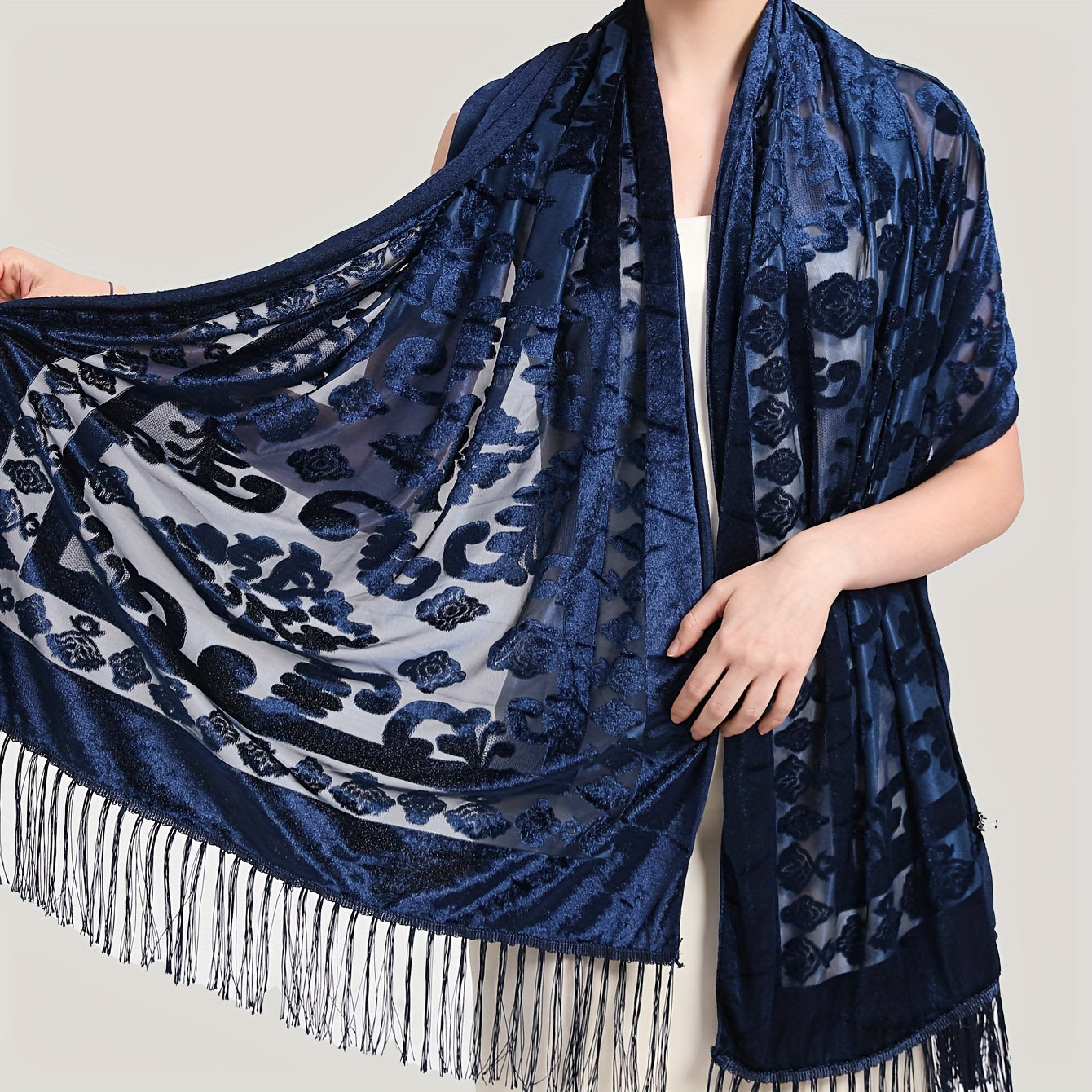 Vintage Velvet Jacquard Shawl - Tassel Detail, Elegant Warmth & Sun-Proof Accessory for Evening Events