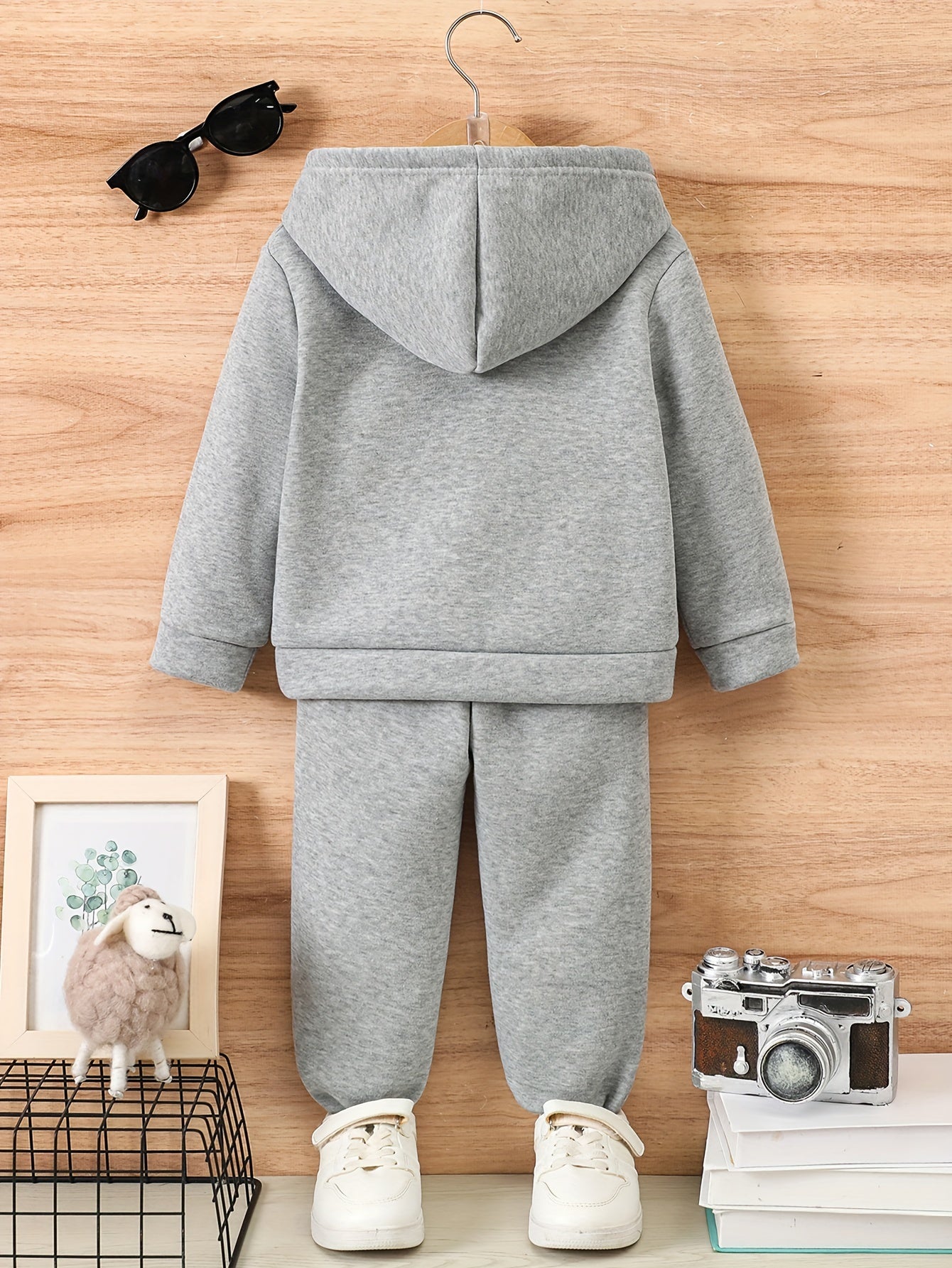 Cozy Boys' Christmas Hoodie & Joggers Set - Fleece-Lined, Warm Printed Outfit for Fall/Winter, Perfect for Outdoor