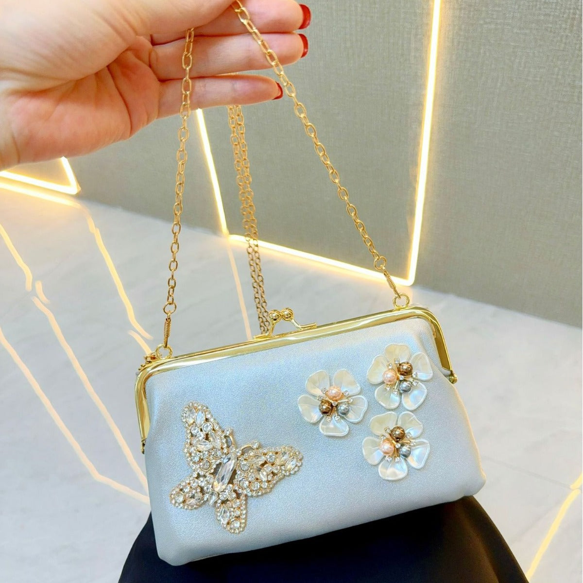 New New pearl clutch bag, dress bag, banquet bag, cheongsam bag, dinner bag, rhinestone portable shoulder messenger bag.