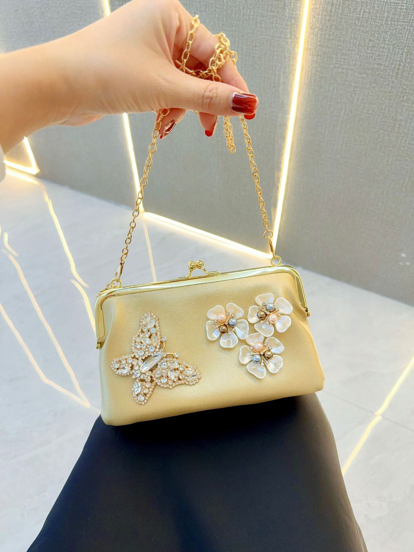 New New pearl clutch bag, dress bag, banquet bag, cheongsam bag, dinner bag, rhinestone portable shoulder messenger bag.