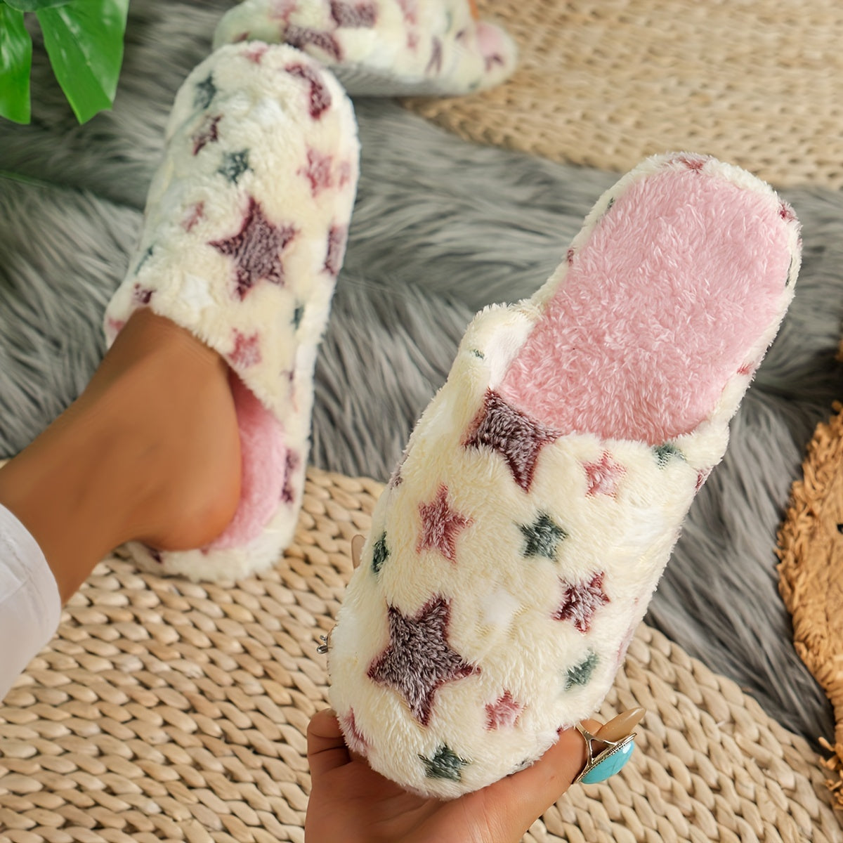 Cozy Winter Slippers: Soft Fleece with Cute Star Patterns - Perfect for Indoor Comfort