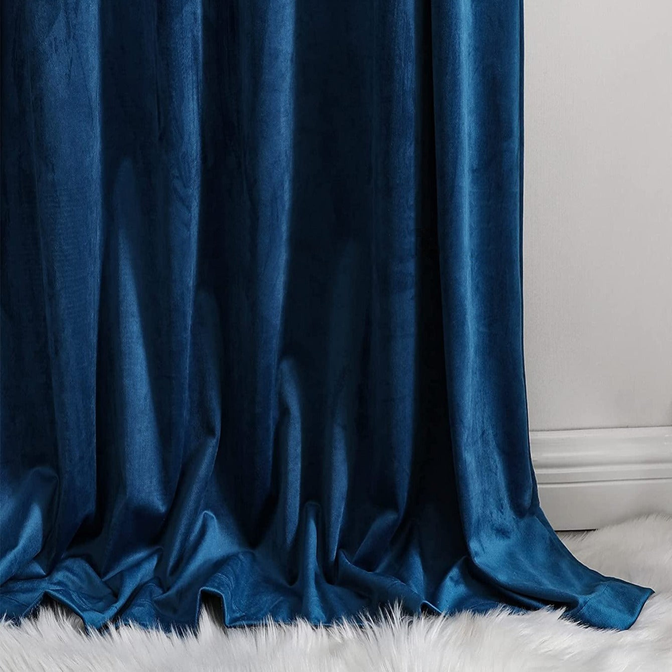 1 Panel Royal Blue Velvet Curtain - Elegant Home Decor Accent with Soft, Plush Fabric, Thermal Insulation, and Easy Installation - Enhance Your Living Room, Bedroom, or Dining Room with a Touch of Luxury