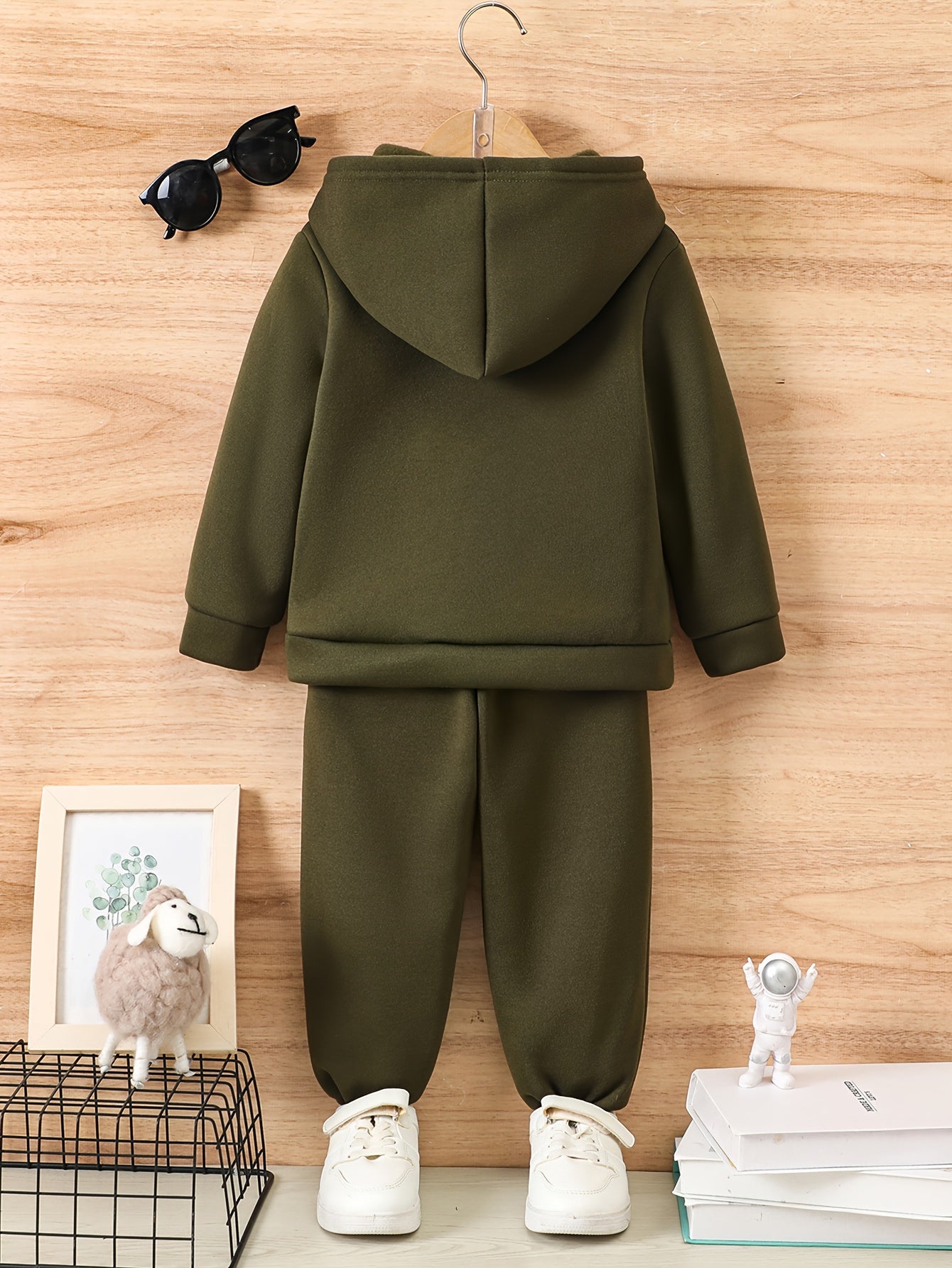 Cozy Boys' Christmas Hoodie & Joggers Set - Fleece-Lined, Warm Printed Outfit for Fall/Winter, Perfect for Outdoor