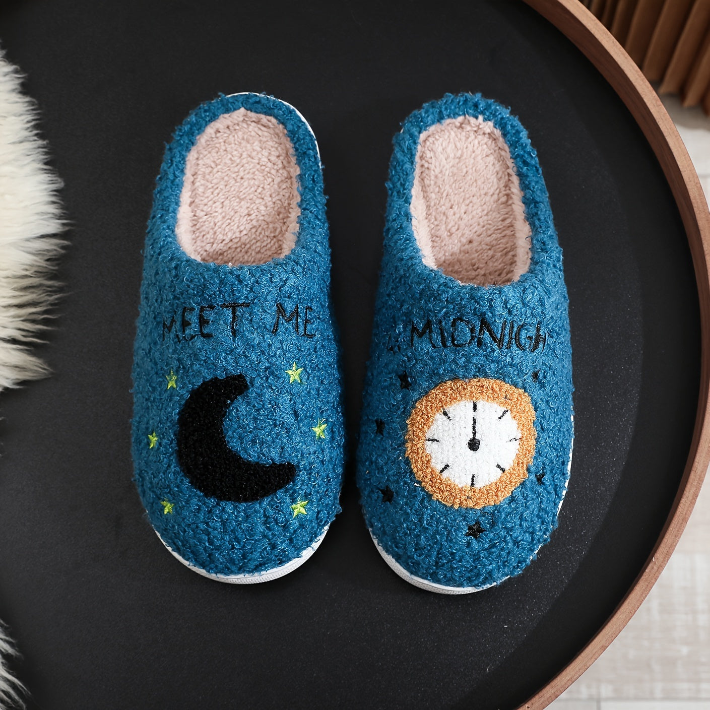 Clock & Moon Pattern Fuzzy Slippers, Winter Closed Toe Flat Bedroom Shoes, Cozy & Warm Home Slippers